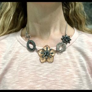 Pretty flower necklace